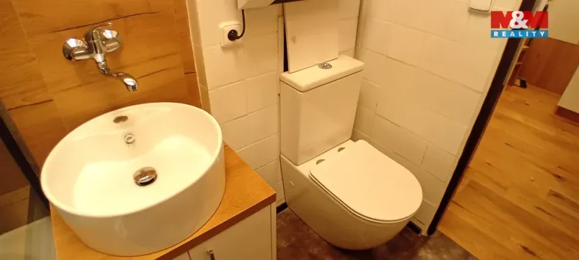 Pronájem bytu 2+kk, Dvůr Králové nad Labem, nábřeží Benešovo, 36 m2