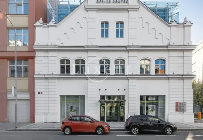 Pronájem kanceláře, Praha, Křižíkova, 870 m2