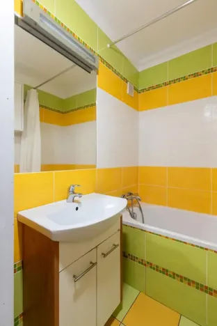 Pronájem bytu 3+1, Praha - Troja, Svídnická, 73 m2