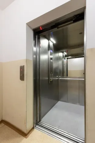 Pronájem bytu 3+1, Praha - Troja, Svídnická, 73 m2