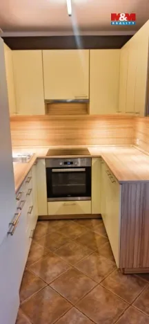 Prodej bytu 1+kk, Davle, Sídliště, 41 m2