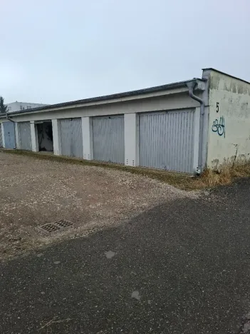 Pronájem garáže, Hradec Králové, U Mostku, 19 m2