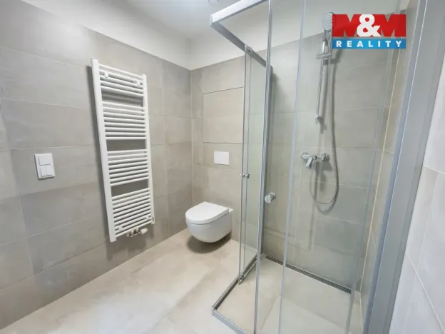 Pronájem bytu 1+kk, Praha, Mezi vodami, 30 m2
