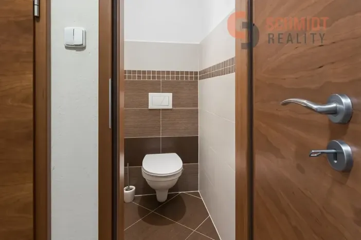 Prodej rodinného domu, Hustopeče, U Větrolamu, 300 m2