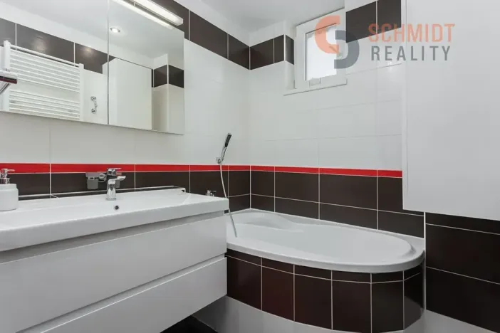 Prodej rodinného domu, Hustopeče, U Větrolamu, 300 m2