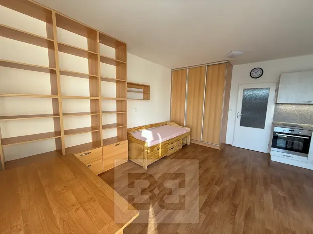 Pronájem bytu 1+kk, Praha - Kbely, Pod Nouzovem, 31 m2