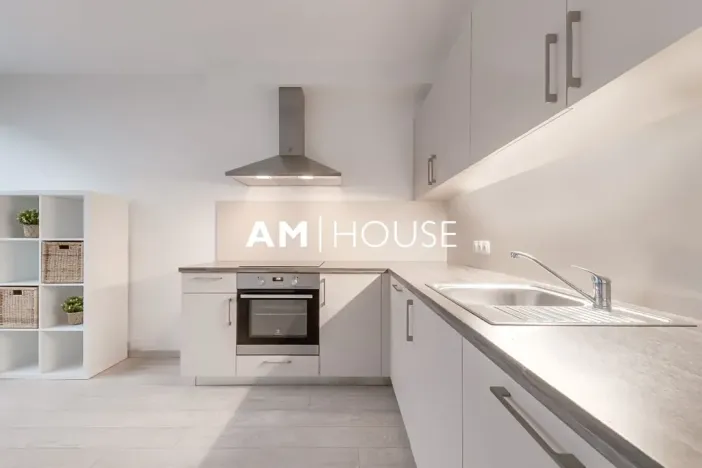 Pronájem bytu 1+kk, Praha - Karlín, Sokolovská, 40 m2