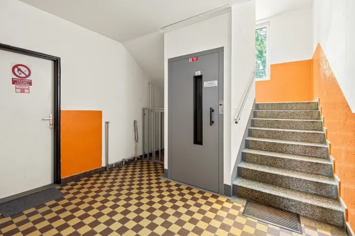 Prodej bytu 3+1, Studená, Komenského, 74 m2