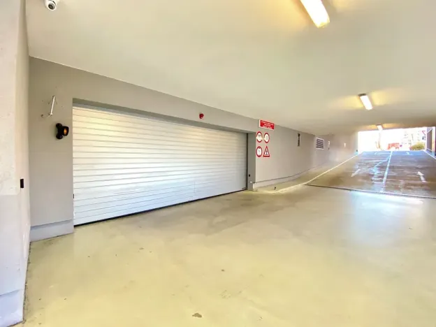 Pronájem garážového stání, Praha - Žižkov, Jana Želivského, 13 m2