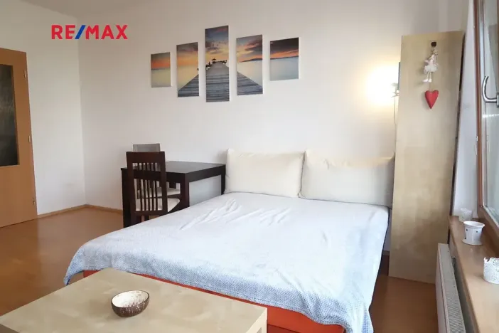 Pronájem bytu 1+kk, Praha - Hloubětín, Nepelova, 30 m2