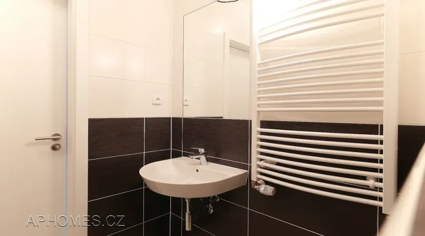 Pronájem bytu 1+kk, Praha - Vysočany, Pod Harfou, 40 m2