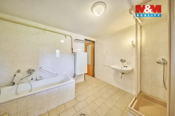 Prodej rodinného domu, Radvanice, 185 m2