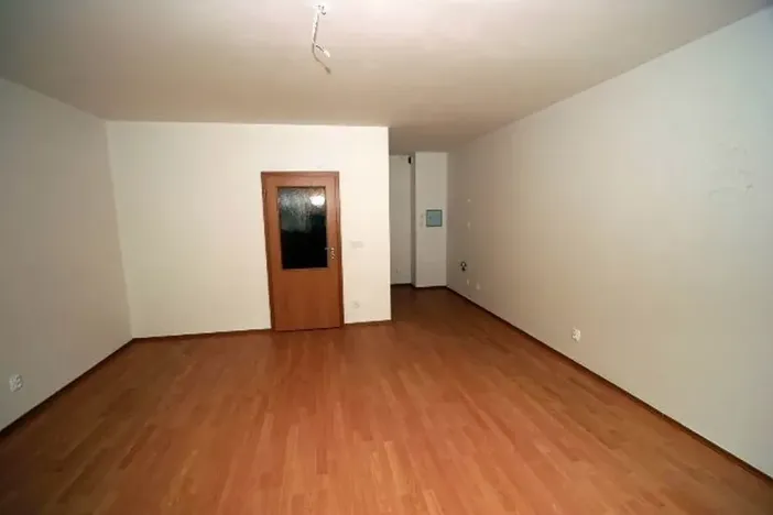 Pronájem bytu 1+kk, Praha - Holešovice, Poupětova, 35 m2