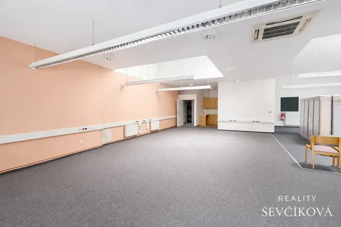 Pronájem komerční nemovitosti, Hradec Králové, Zemědělská, 695 m2