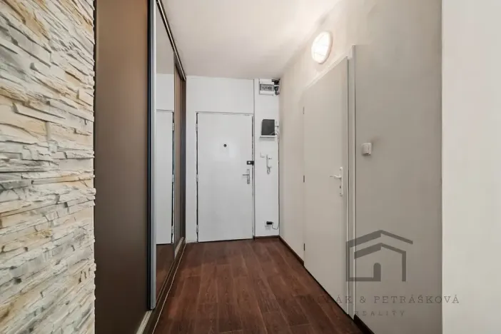 Prodej bytu 2+kk, Praha - Hostivař, Zápasnická, 39 m2