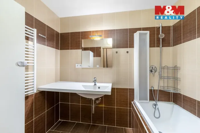 Prodej bytu 2+1, Pardubice - Studánka, Luďka Matury, 74 m2