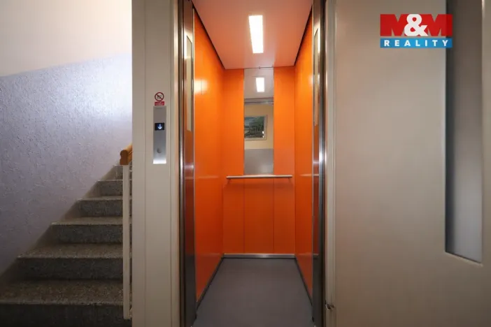 Prodej bytu 1+1, Karlovy Vary - Stará Role, Školní, 35 m2