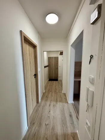 Pronájem bytu 3+1, Praha - Troja, Krynická, 68 m2