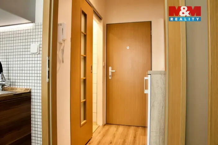 Pronájem bytu 1+1, Karlovy Vary - Bohatice, Lomená, 35 m2