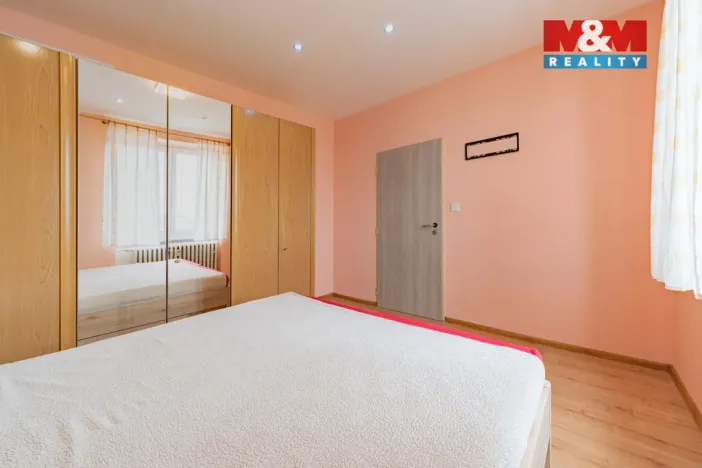 Prodej bytu 2+1, Cheb, Na Hradčanech, 54 m2