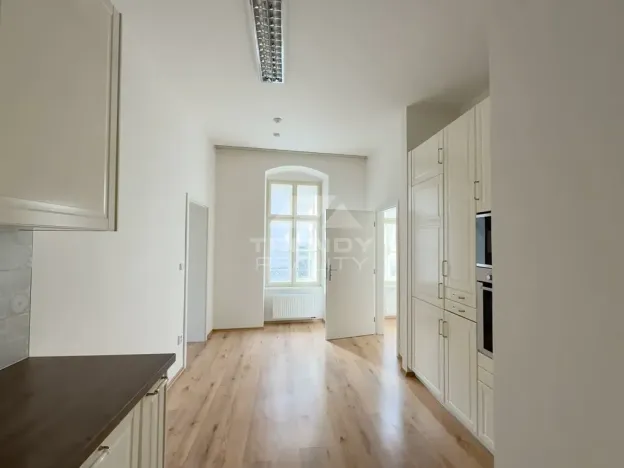 Pronájem bytu 2+1, Plzeň, náměstí Republiky, 69 m2