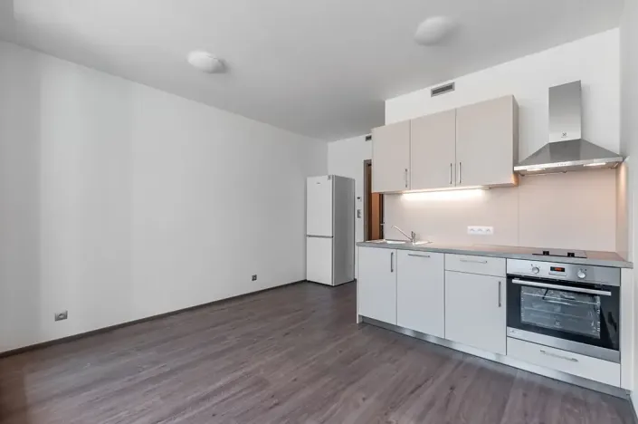Pronájem bytu 1+kk, Praha - Vysočany, Sokolovská, 28 m2