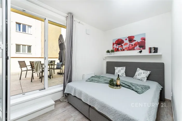 Pronájem bytu 2+kk, Praha, Plzeňská, 48 m2