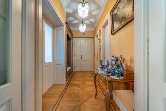 Pronájem bytu 3+1, Praha - Malá Strana, U lužického semináře, 111 m2