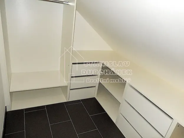 Pronájem bytu 1+kk, Praha - Kobylisy, Střelničná, 43 m2