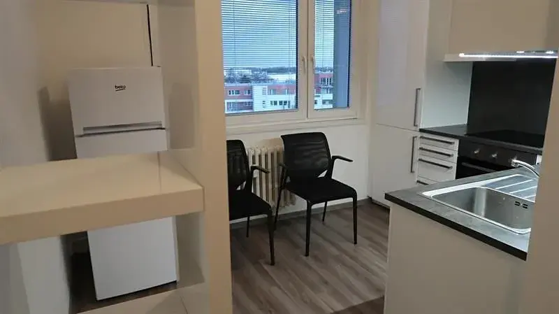 Pronájem bytu 1+1, Praha - Letňany, Chlebovická, 35 m2