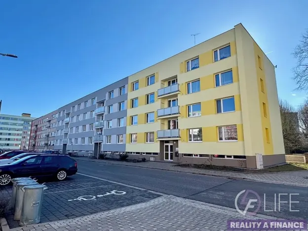 Prodej bytu 1+1, Hostinné, Sídliště, 37 m2