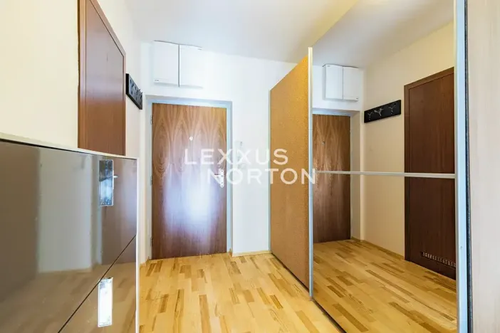 Pronájem bytu 2+kk, Praha - Žižkov, Jeseniova, 62 m2