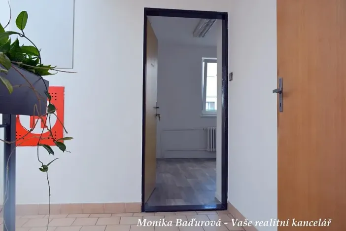 Pronájem kanceláře, Zlín, Sadová, 33 m2