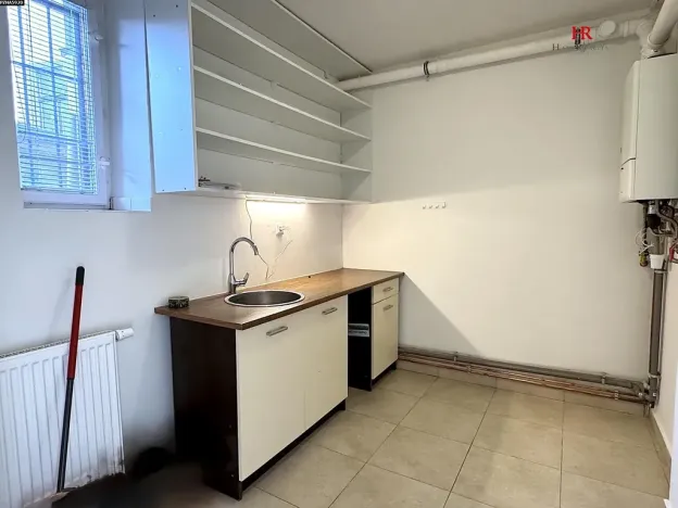 Pronájem obchodního prostoru, Benešov, Hráského, 80 m2