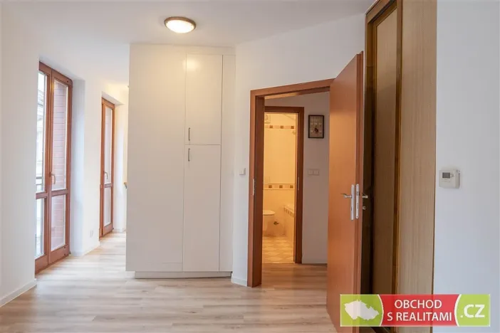 Pronájem bytu 1+kk, Praha, Kozácká, 30 m2