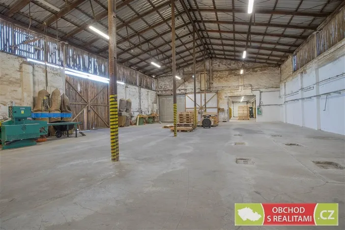 Pronájem skladu, Morašice, 2710 m2