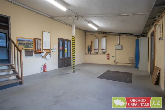 Pronájem skladu, Morašice, 2710 m2