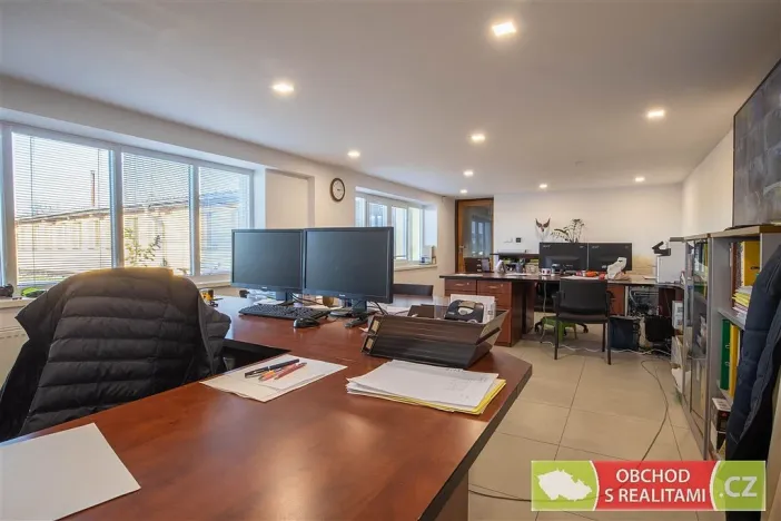 Pronájem skladu, Morašice, 2710 m2