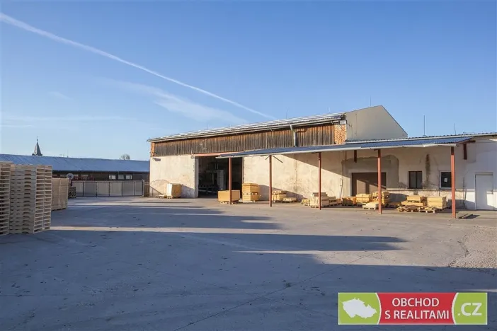Pronájem výrobních prostor, Morašice, 2710 m2