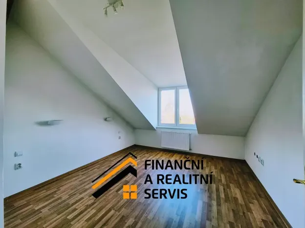 Pronájem atypického bytu, Mladá Boleslav, Husova, 60 m2