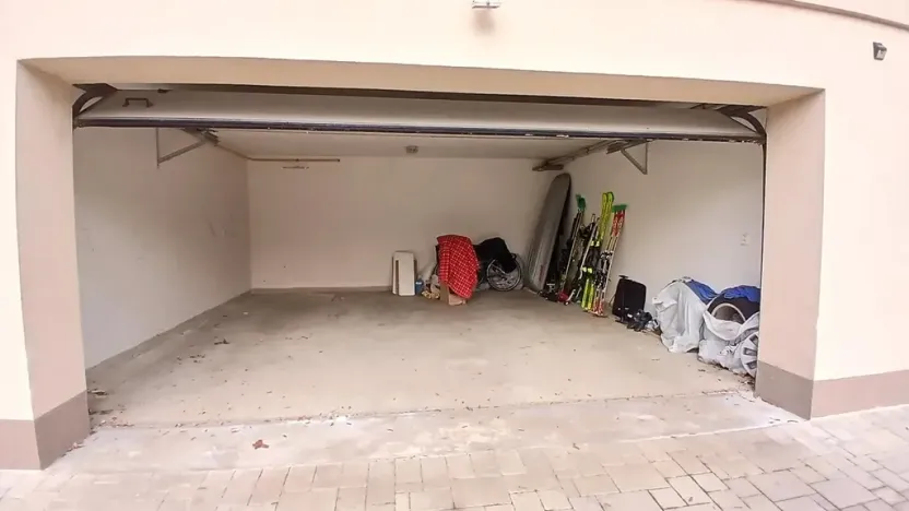 Pronájem garáže, Beroun, Náměstí Joachima Barranda, 17 m2