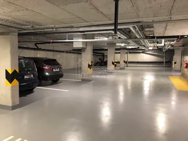 Pronájem garážového stání, Praha - Střížkov, Střížkovská, 17 m2