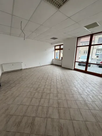 Pronájem obchodního prostoru, Náměšť nad Oslavou, Masarykovo nám., 42 m2