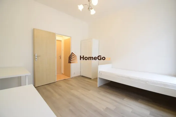 Pronájem bytu 1+kk, Praha - Vršovice, Sevastopolská, 18 m2