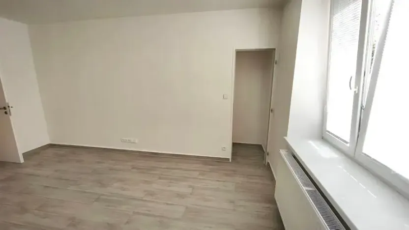 Pronájem bytu 1+1, Praha - Vršovice, Sámova, 40 m2