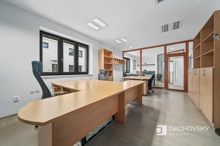 Prodej obchodního prostoru, Pardubice, K Dolíčku, 374 m2