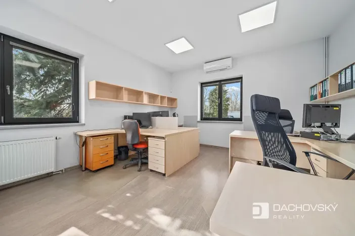 Prodej obchodního prostoru, Pardubice, K Dolíčku, 374 m2