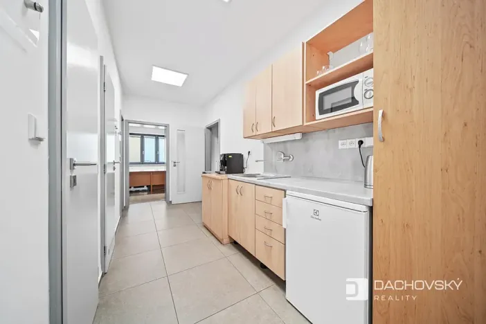 Prodej obchodního prostoru, Pardubice, K Dolíčku, 374 m2