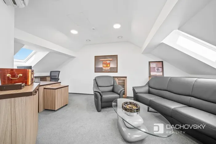 Prodej obchodního prostoru, Pardubice, K Dolíčku, 374 m2