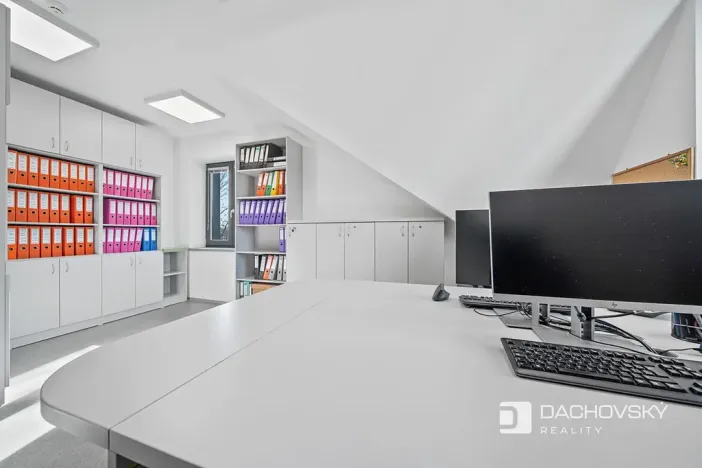 Prodej obchodního prostoru, Pardubice, K Dolíčku, 374 m2